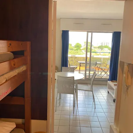 Apartamento - Centre Ville, Proche Et Casino, Parking Securise, Balcon Et Equipements Complets - Fr-1-319-495