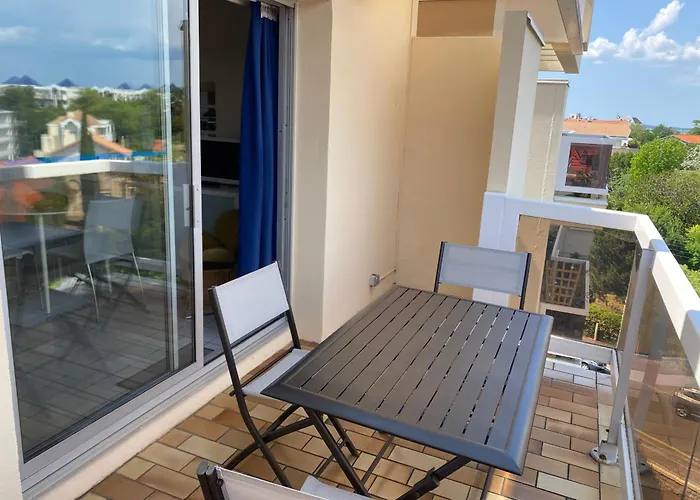 アパート - Centre Ville, Proche Et Casino, Parking Securise, Balcon Et Equipements Complets - Fr-1-319-495 *